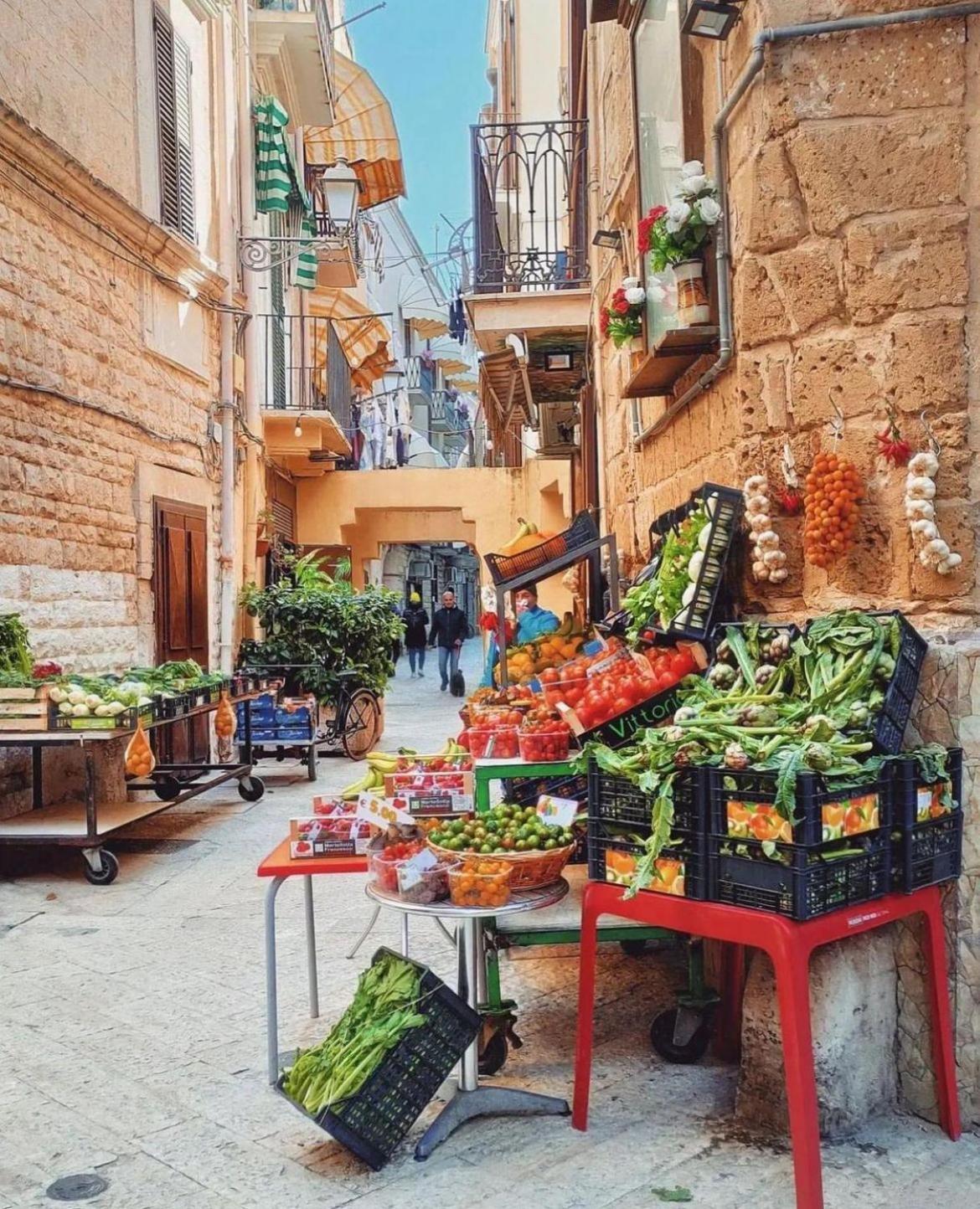 Cantovi Bari Buitenkant foto